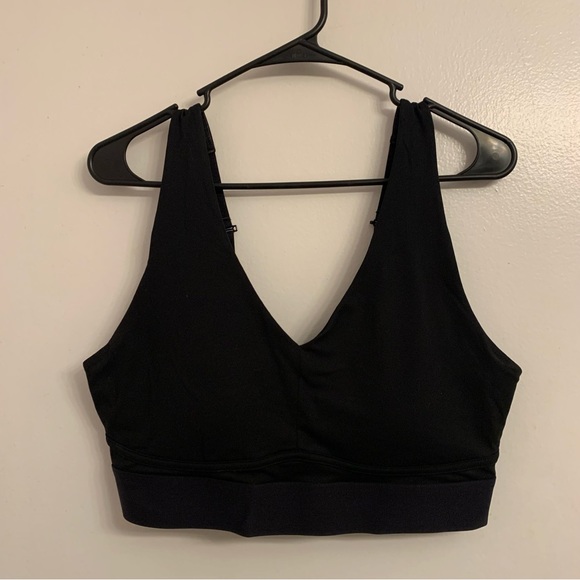 Women’s Fabletics All Day Every Day Black Sports Bra - Picture 2 of 6